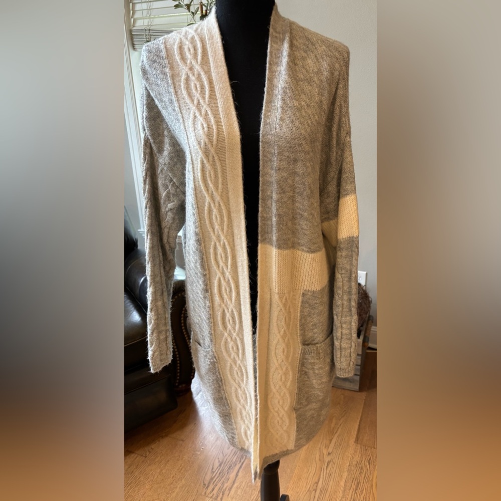 Women's Top Shop Gray and Cream Sweater Cardigan. Size 8